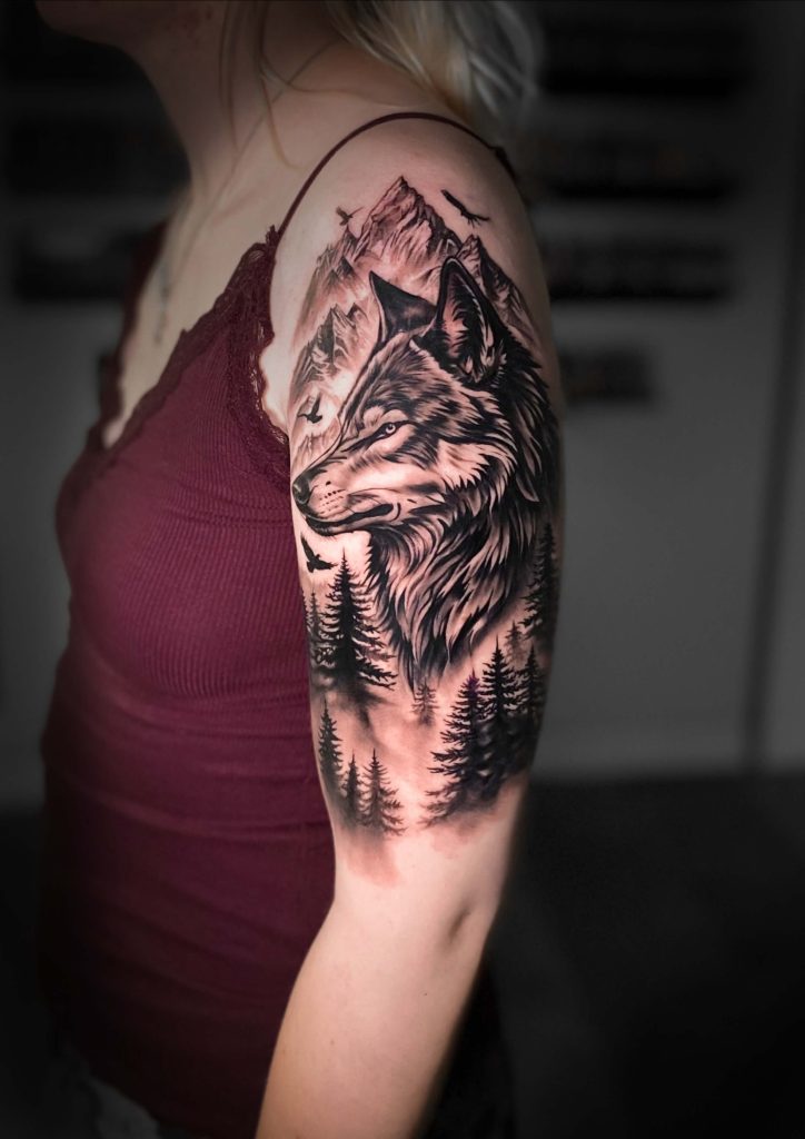 Vlk s prírodou tetovanie